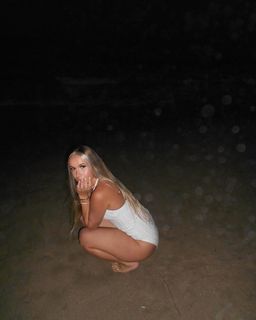 Azra Ramic feet photo 17