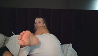 Azra Ramic feet photo 5