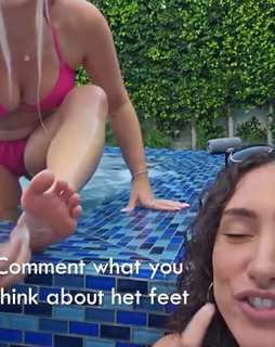 Azra Ramic feet photo 13