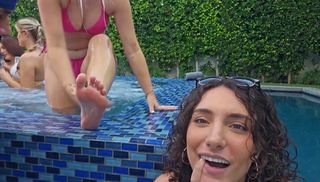 Azra Ramic feet photo 5