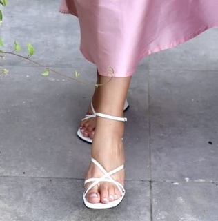 Azza Zaarour feet photo 1