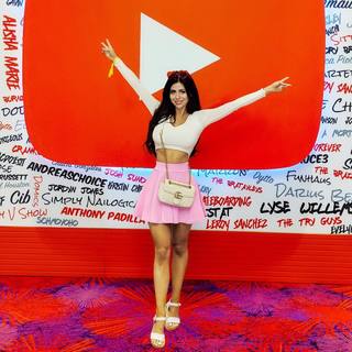 Azzyland feet photo thumbnail