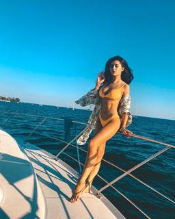 Azzyland feet photo thumbnail