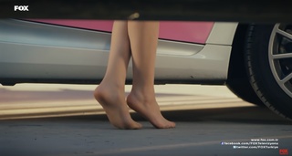 Açelya Topaloglu feet photo 7