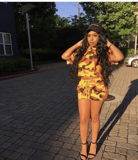 B. Simone feet photo thumbnail