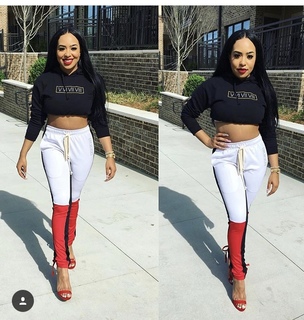 B. Simone feet photo thumbnail