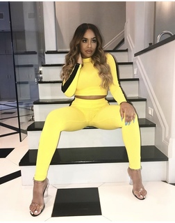 B. Simone feet photo thumbnail