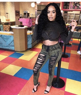 B. Simone feet photo thumbnail