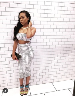 B. Simone feet photo thumbnail