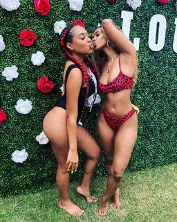 B. Simone feet photo thumbnail