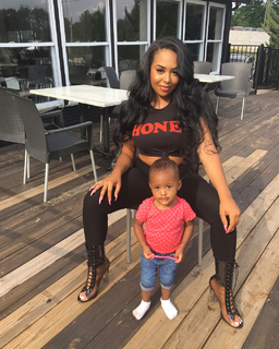 B. Simone feet photo thumbnail