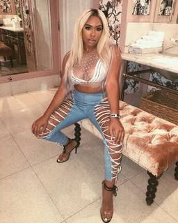 B. Simone feet photo thumbnail