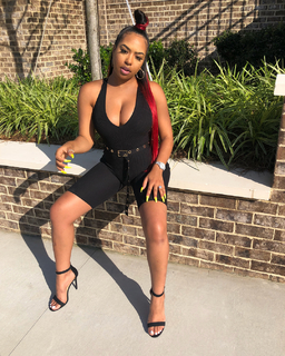 B. Simone feet photo thumbnail