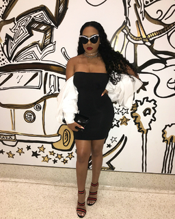 B. Simone feet photo thumbnail