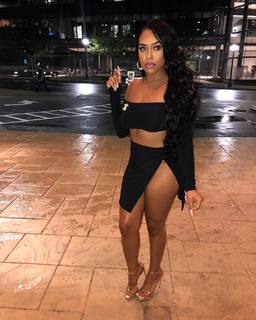 B. Simone feet photo thumbnail