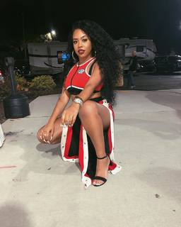 B. Simone feet photo thumbnail