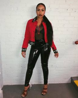 B. Simone feet photo thumbnail