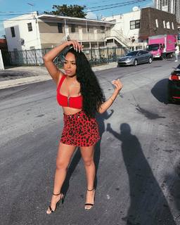 B. Simone feet photo thumbnail