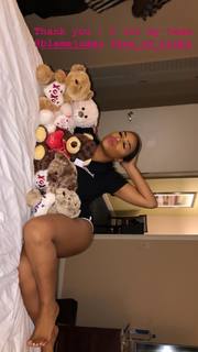 B. Simone feet photo thumbnail