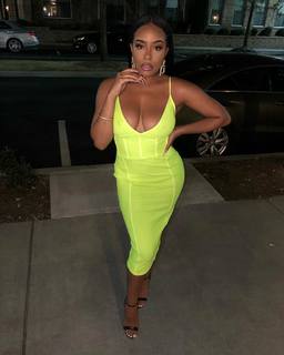 B. Simone feet photo thumbnail