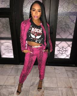 B. Simone feet photo thumbnail