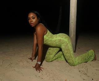 B. Simone feet photo thumbnail