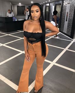 B. Simone feet photo thumbnail