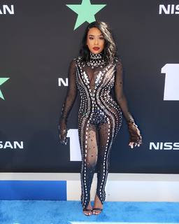 B. Simone feet photo thumbnail