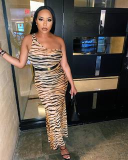 B. Simone feet photo thumbnail