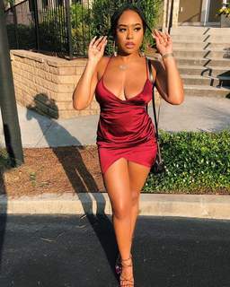 B. Simone feet photo thumbnail