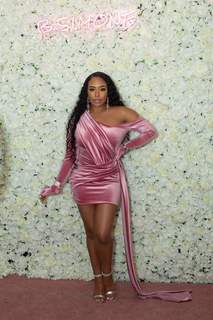 B. Simone feet photo thumbnail