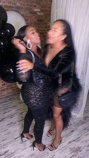 B. Simone feet photo thumbnail