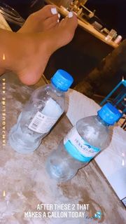 B. Simone feet photo thumbnail