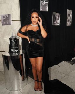 B. Simone feet photo thumbnail