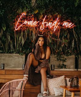 B. Simone feet photo thumbnail