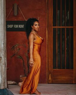 B. Simone feet photo thumbnail