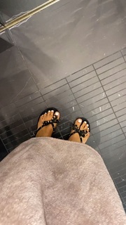 B. Simone feet photo thumbnail