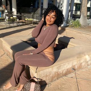 B. Simone feet photo thumbnail