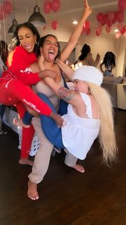 B. Simone feet photo thumbnail