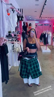 B. Simone feet photo thumbnail