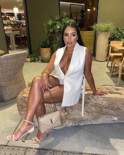 B. Simone feet photo thumbnail