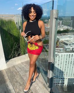 B. Simone feet photo thumbnail