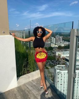 B. Simone feet photo thumbnail