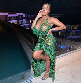 B. Simone feet photo thumbnail