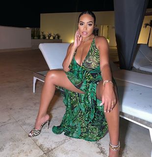 B. Simone feet photo thumbnail