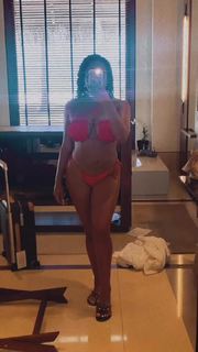 B. Simone feet photo thumbnail