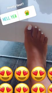 B. Simone feet photo thumbnail