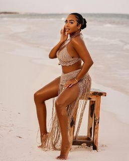 B. Simone feet photo thumbnail