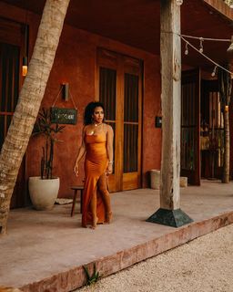 B. Simone feet photo thumbnail