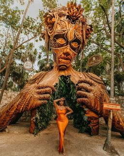 B. Simone feet photo thumbnail